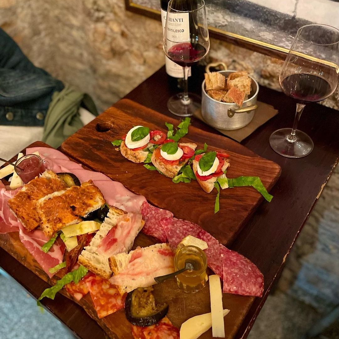 Mittagessen in der Nähe des Trevi-Brunnens Pane e Salame