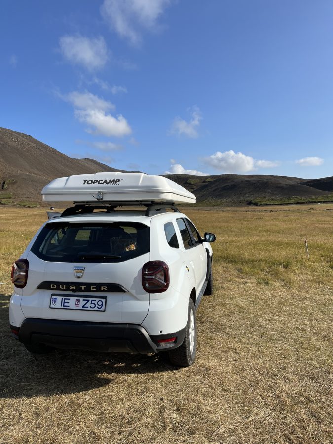 Parkeerplaats bij vulkaan IJsland
