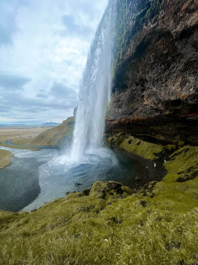 Seljalandsfoss Wasserfall hinter dem man entlang gehen kann Island