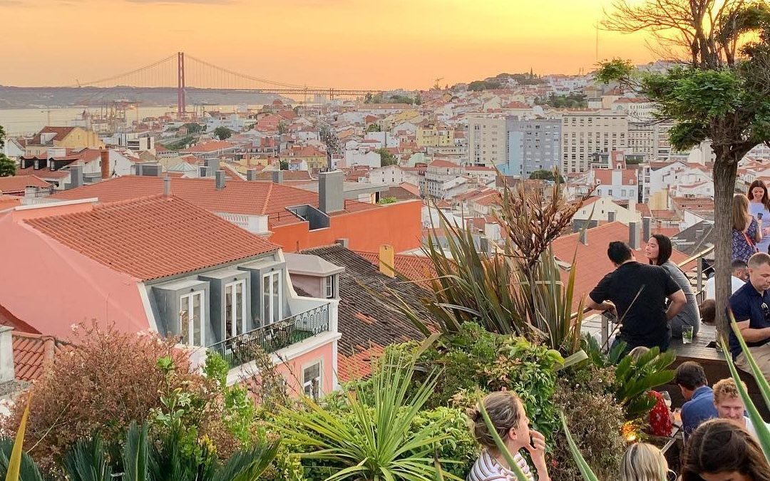 Parkbar auf dem Dach Lissabon Bairro Alto